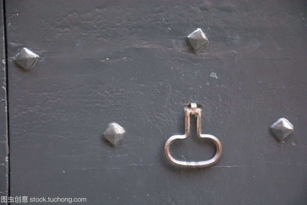 古门把手 时光雕琢的金属艺术